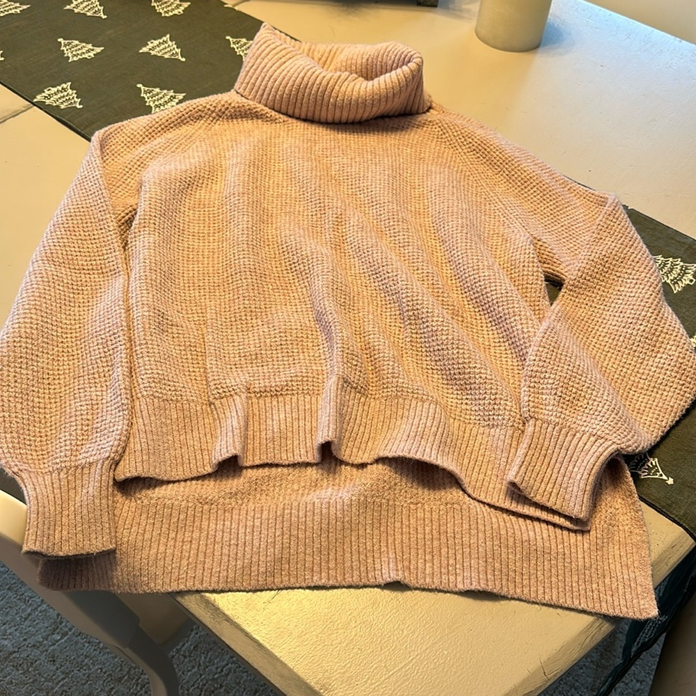 Women’s Old Navy Pink Sweater Medium